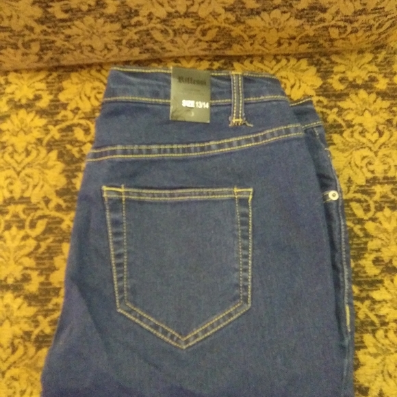 Blue Jeans - Picture 3 of 3